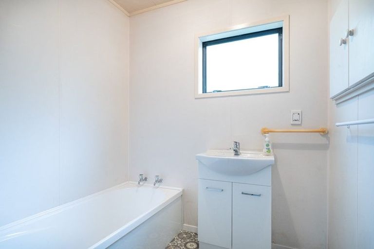 Photo of property in 96 Pomona Road, Kumeu, 0891