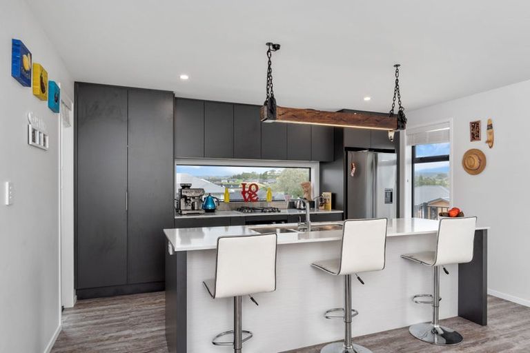 Photo of property in 8 Anglers Way, Omokoroa, 3114