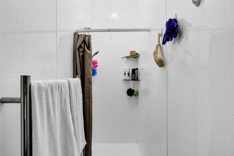 Photo of property in 5 Pokaka Place, Inglewood, 4330