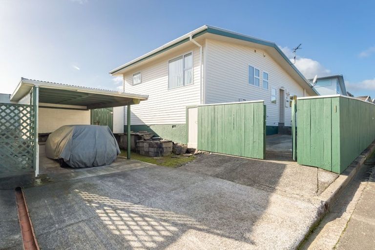 Photo of property in 1 Lilac Lane, Maungaraki, Lower Hutt, 5010