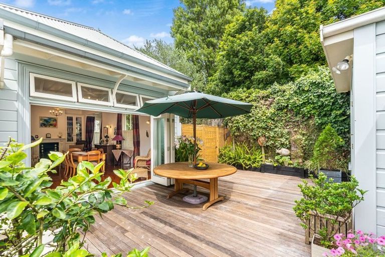 Photo of property in 1 Kapai Road, Devonport, Auckland, 0624