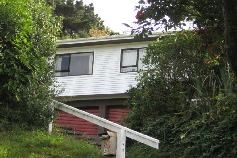 Photo of property in 10 Chester Road, Tawa, Wellington, 5028