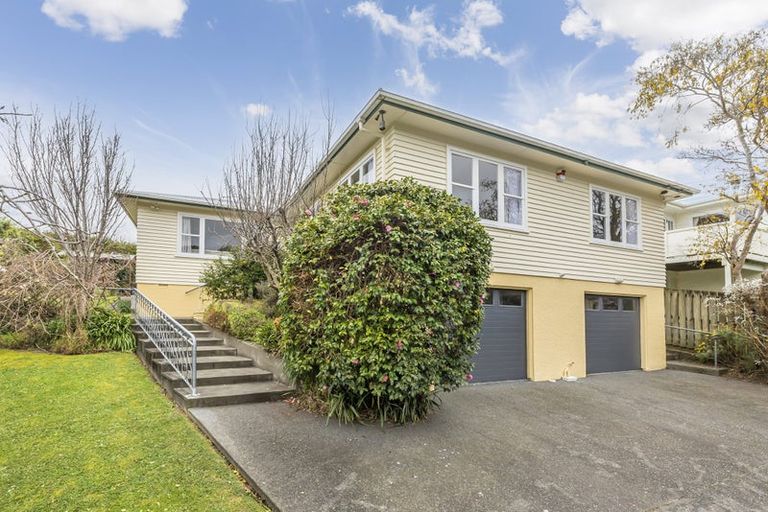 Photo of property in 63 Redwood Avenue, Tawa, Wellington, 5028
