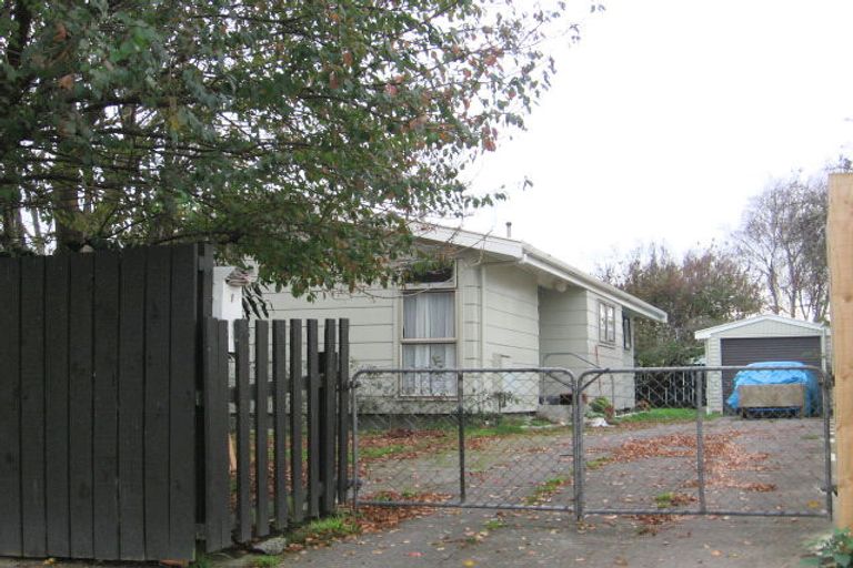 Photo of property in 2 Hull Place, Highbury, Palmerston North, 4412