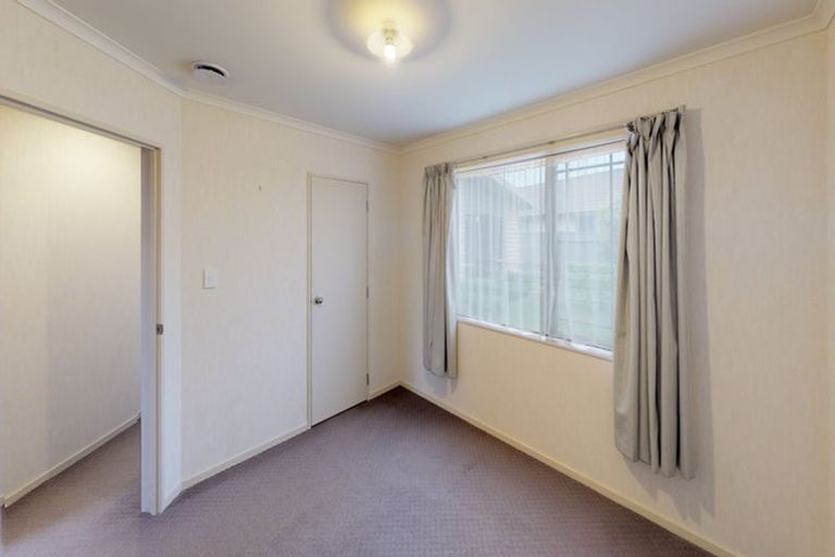 Photo of property in 6 Geneva Terrace, Kelvin Grove, Palmerston North, 4414