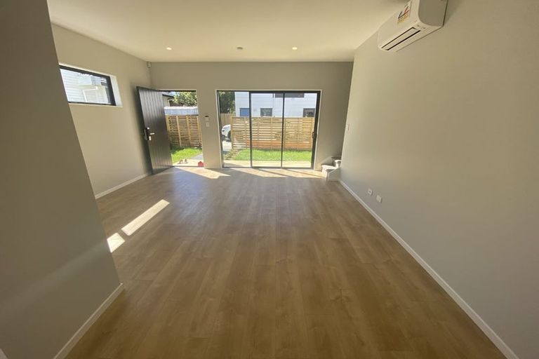 Photo of property in 4f Roby Street, Te Atatu Peninsula, Auckland, 0610
