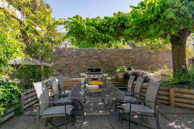 Photo of property in 2c Macandrew Lane, Wanaka, 9305