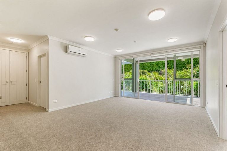Photo of property in 16 Rewa Rewa Lane, Orewa, 0931