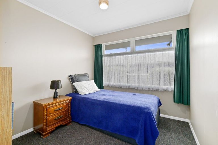Photo of property in 5 Norana Road, Maoribank, Upper Hutt, 5018