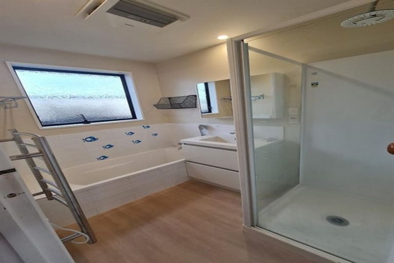 Photo of property in 3 Strack Place, Redwood, Christchurch, 8051