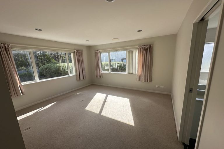 Photo of property in 72 Harrowglen Drive, Northcross, Auckland, 0630