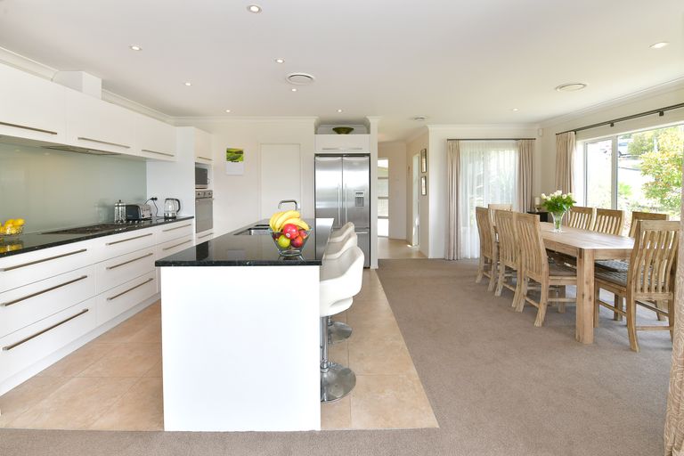 Photo of property in 33 Savoy Road, Orewa, 0931