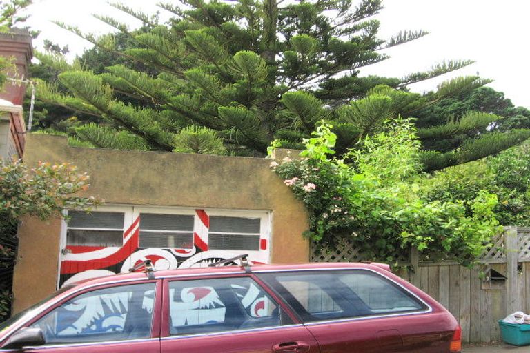 Photo of property in 19 Edinburgh Terrace, Berhampore, Wellington, 6023