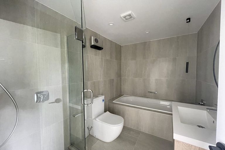 Photo of property in 40d Evelyn Place, Hillcrest, Auckland, 0627