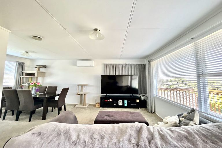 Photo of property in 2/25 Drome View Place, Beach Haven, Auckland, 0626