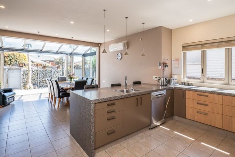 Photo of property in 61 Quadrant Heights, Paraparaumu, 5032