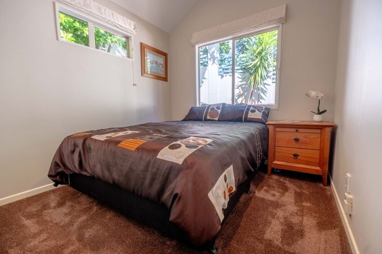 Photo of property in 1 Alfred Street, Northcote Point, Auckland, 0627