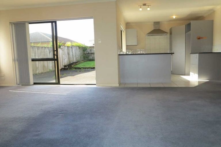 Photo of property in 10 Aaronville Way, East Tamaki, Auckland, 2016