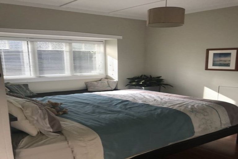 Photo of property in 5 Hutchinson Avenue, New Lynn, Auckland, 0600