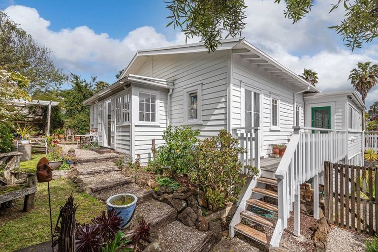 Photo of property in 24a Cautley Street, Stanley Point, Auckland, 0624