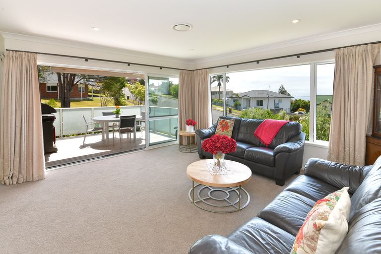 Photo of property in 33 Savoy Road, Orewa, 0931