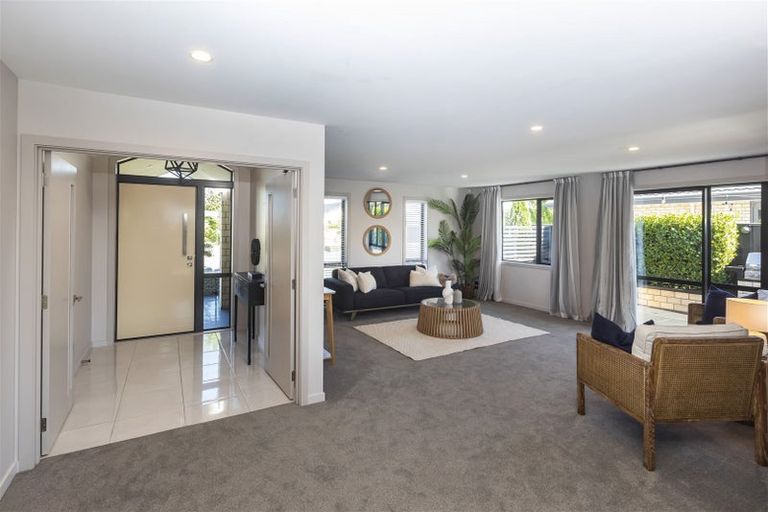 Photo of property in 32 Sequoia Way, Rangiora, 7400