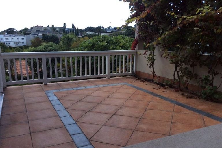 Photo of property in 80 Beechdale Crescent, Pakuranga Heights, Auckland, 2010