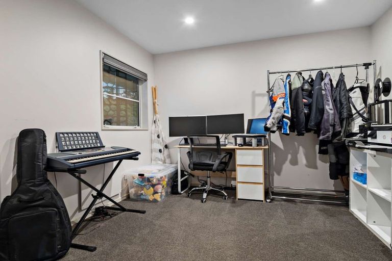 Photo of property in 25 Medhurst Road, Bombay, 2675