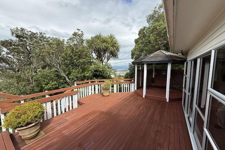 Photo of property in 3 Huntleigh Park Way, Ngaio, Wellington, 6035