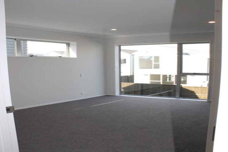 Photo of property in 49 Glidepath Road, Hobsonville, Auckland, 0616
