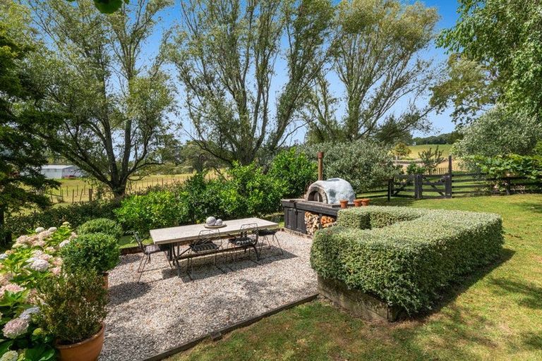 Photo of property in 414 Kaipara Coast Highway, Helensville, Kaukapakapa, 0871