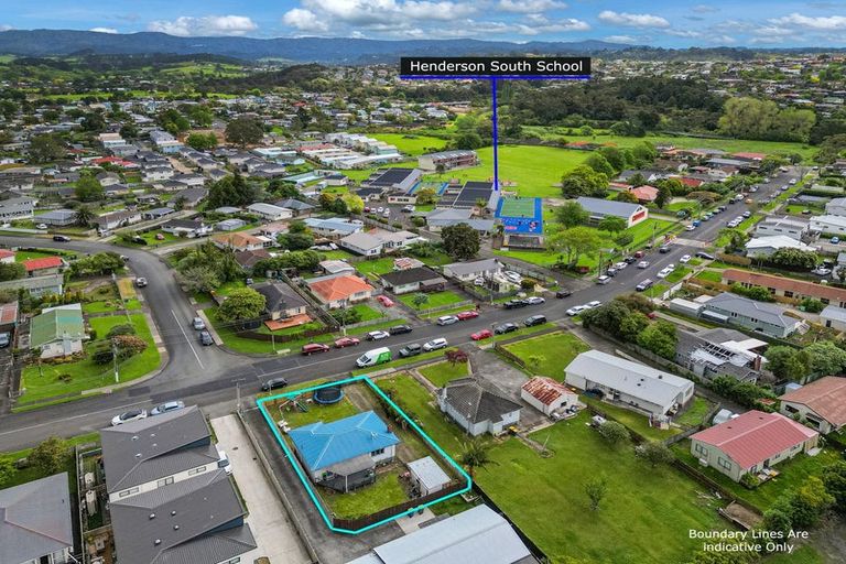 Photo of property in 17 Garelja Road, Henderson, Auckland, 0612