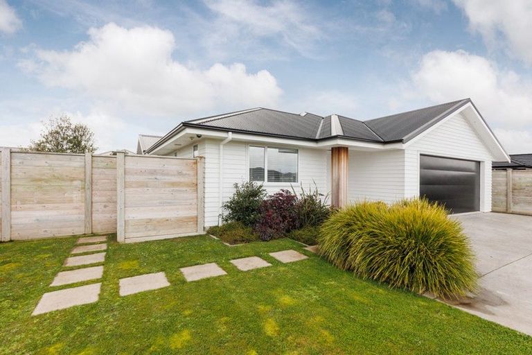 Photo of property in 36 Dogwood Way, Milson, Palmerston North, 4414