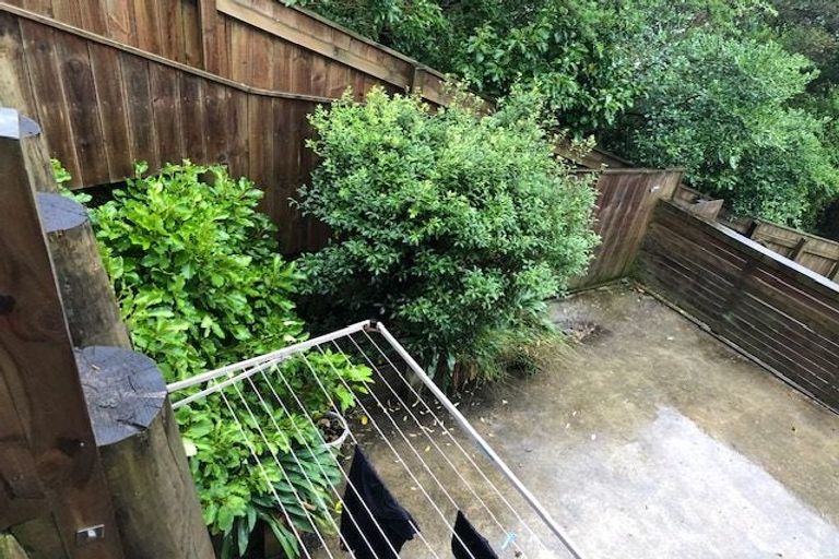 Photo of property in 14 Kopiko Way, Brooklyn, Wellington, 6021