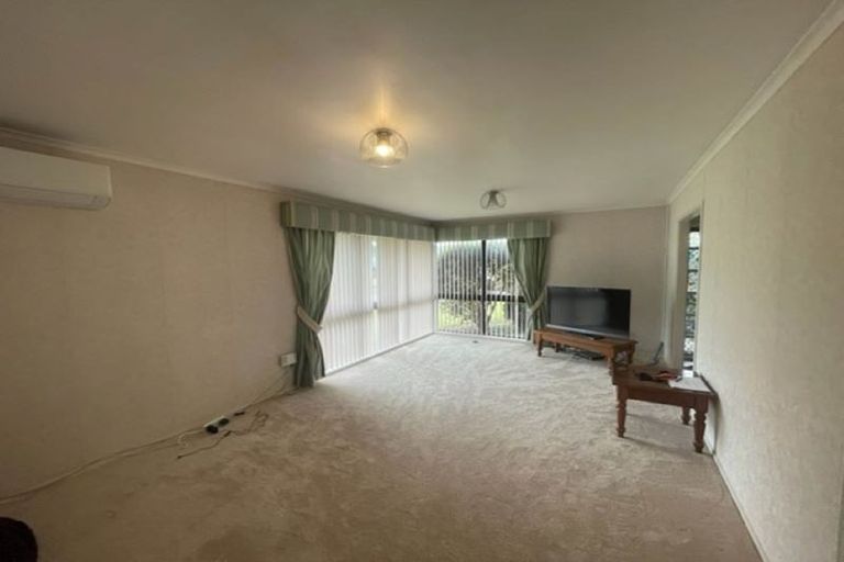 Photo of property in 6 Headcorn Place, Botany Downs, Auckland, 2010