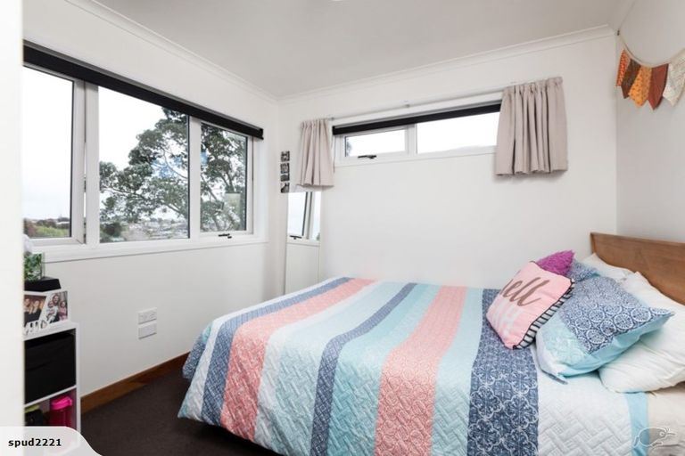 Photo of property in 17 York Crescent, Westown, New Plymouth, 4310