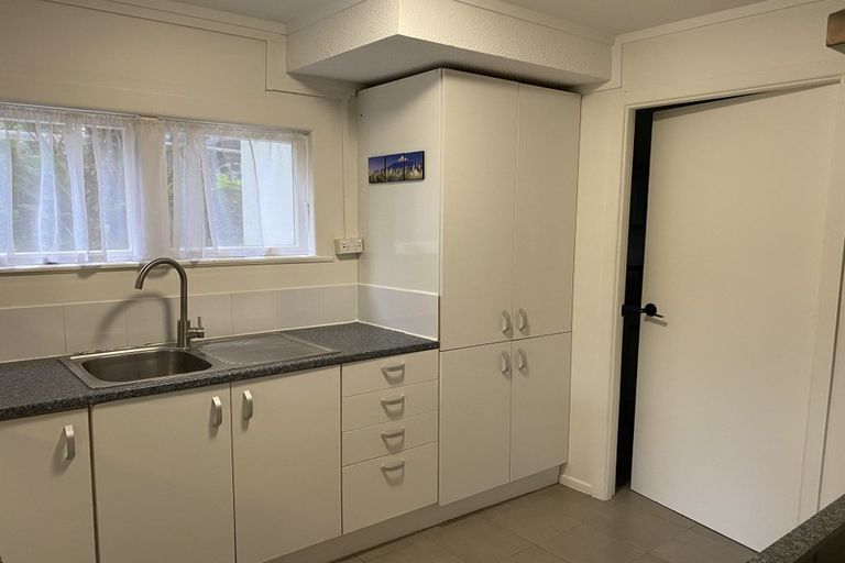 Photo of property in 22 James Evans Drive, Northcote, Auckland, 0627