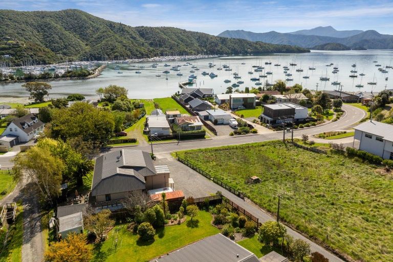 Photo of property in 318 Waikawa Road, Waikawa, Picton, 7220
