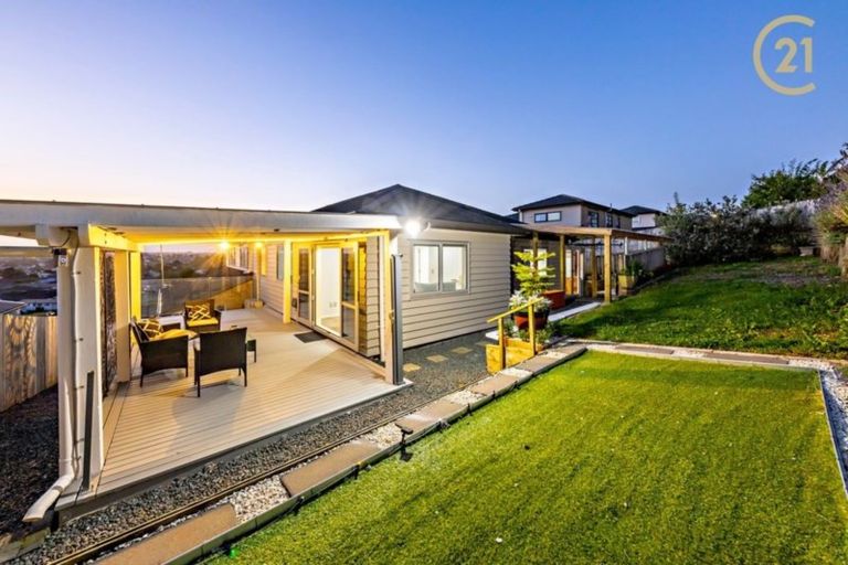 Photo of property in 134 Keri Vista Rise, Papakura, 2110