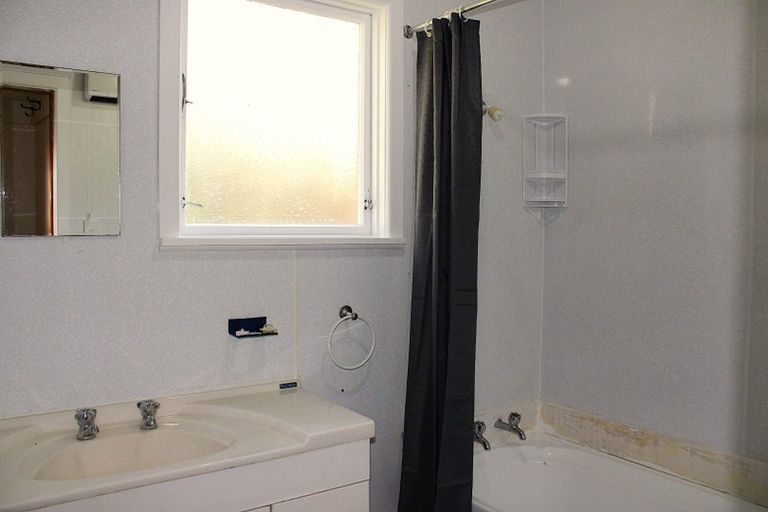 Photo of property in 19 Mark Avenue, Paparangi, Wellington, 6037