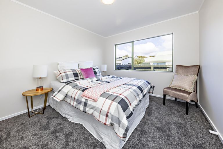 Photo of property in 32 Barneys Farm Road, Clendon Park, Auckland, 2103