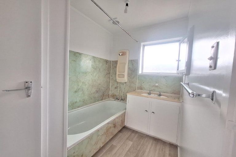 Photo of property in 1/468 Swanson Road, Ranui, Auckland, 0612