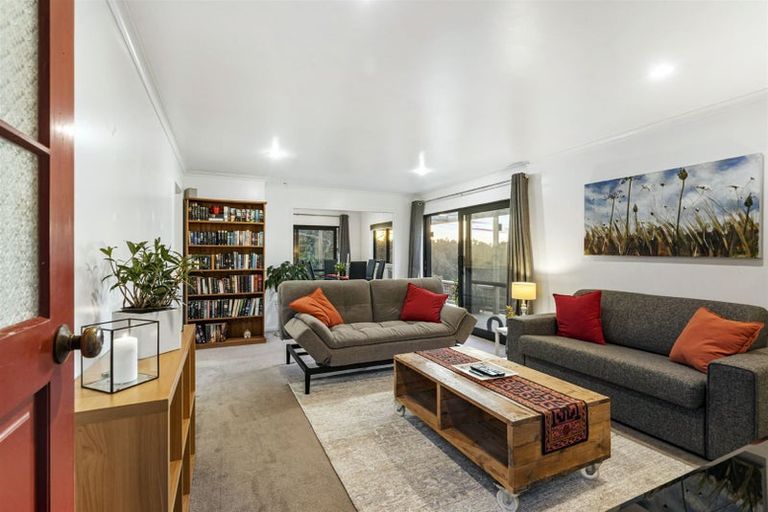 Photo of property in 93 Christian Road, Swanson, Auckland, 0614