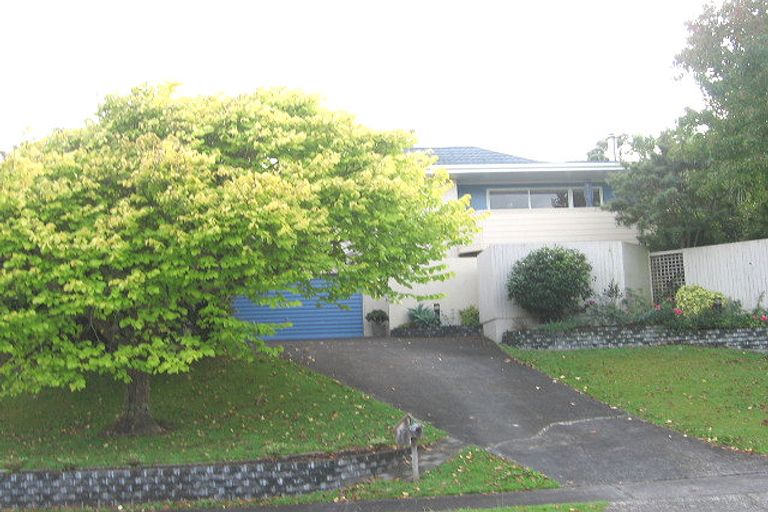 Photo of property in 17 Barlow Place, Chatswood, Auckland, 0626