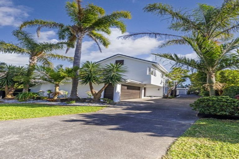 Photo of property in 2/20 Norwood Road, Bayswater, Auckland, 0622