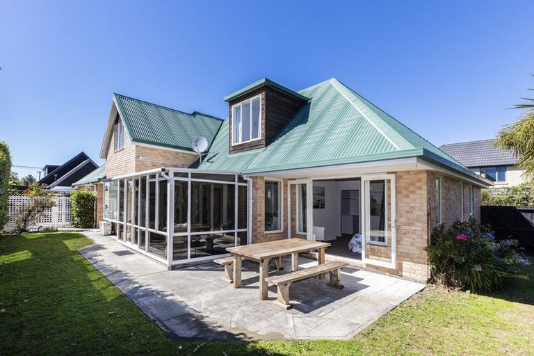 Photo of property in 2/37 Avonhead Road, Avonhead, Christchurch, 8042