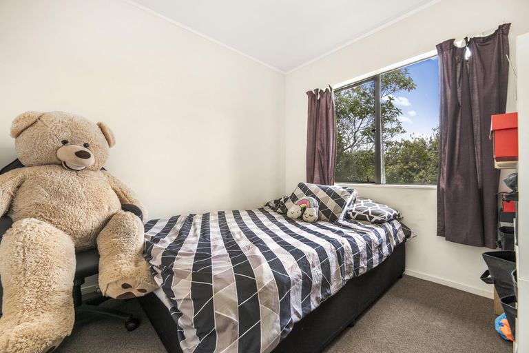 Photo of property in 1/12 De Bloge Place, Clendon Park, Auckland, 2103
