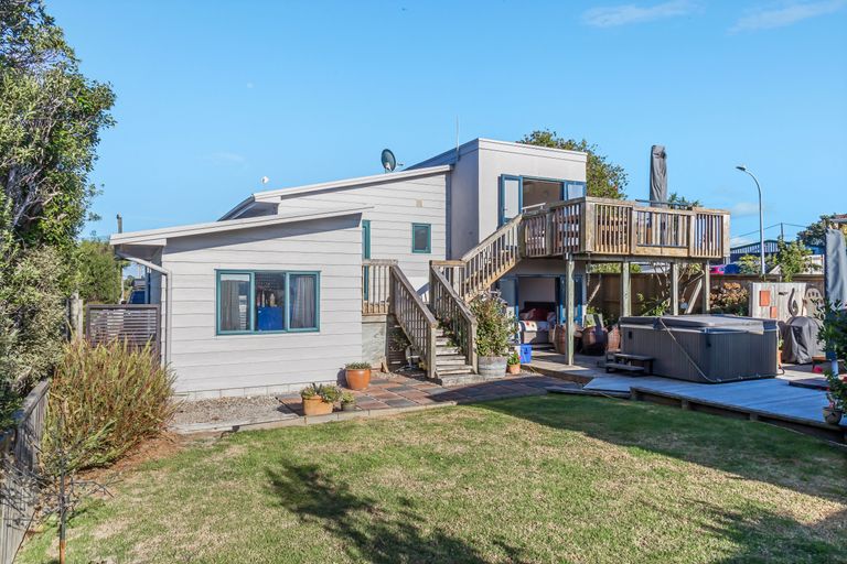 Photo of property in 34b Shakespear Road, Army Bay, Whangaparaoa, 0930