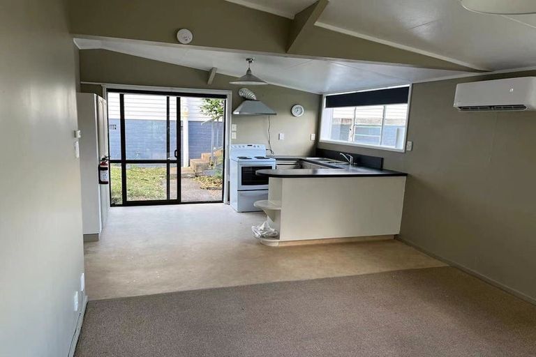 Photo of property in 9 Trelawn Place, Cockle Bay, Auckland, 2014