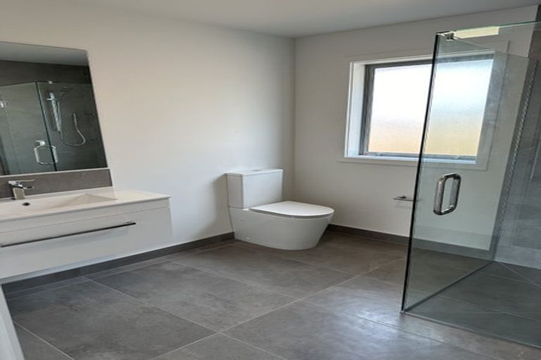 Photo of property in 32 Solitude Crescent, Kelvin Grove, 4414